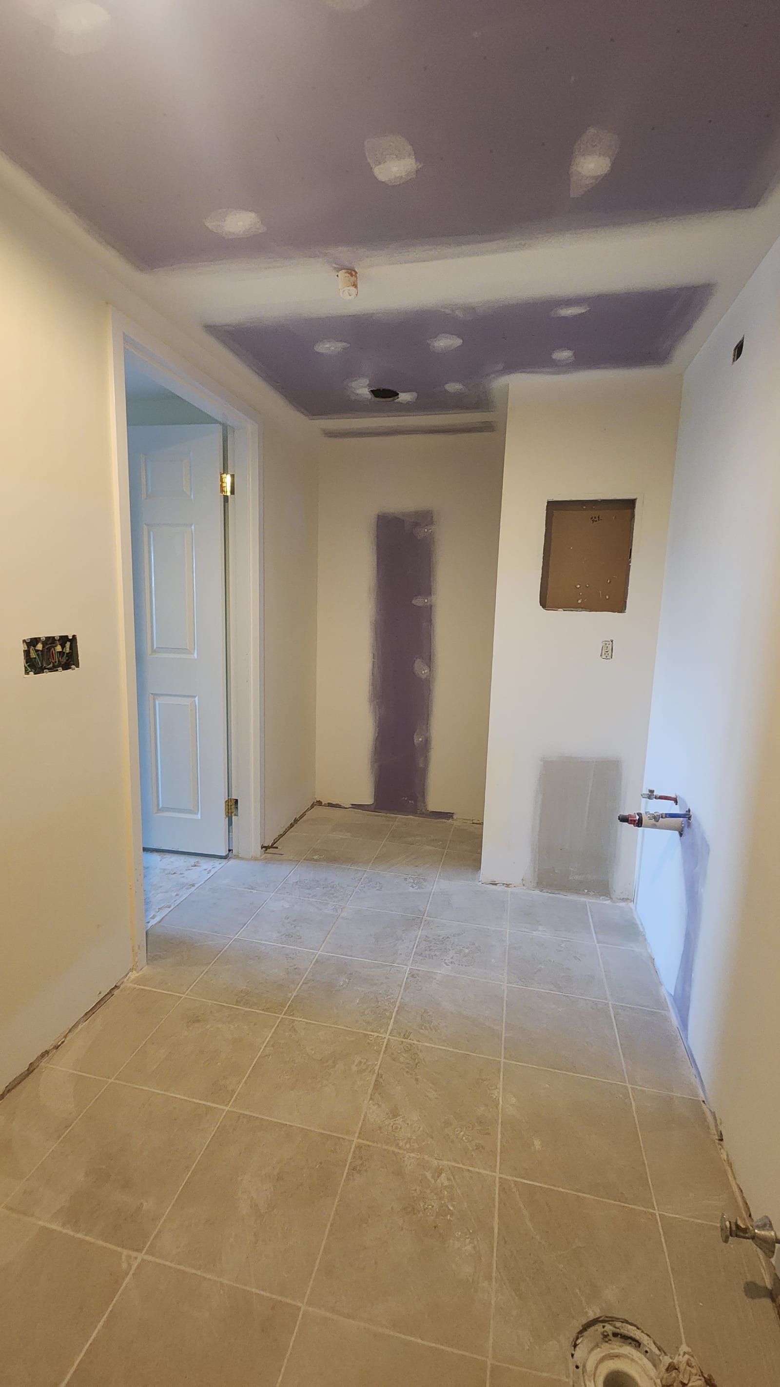 apartment 6 bathroom